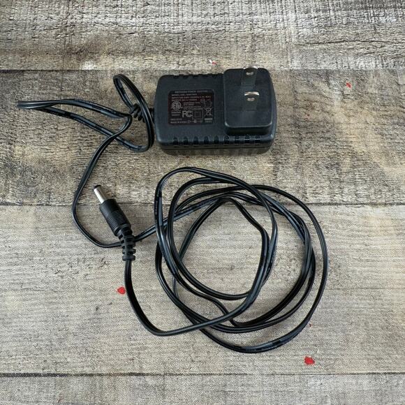 Intertek Switching Power Adapter Cord Model OBL-0900700U 100-240V 50/60Hz - Picture 1 of 11
